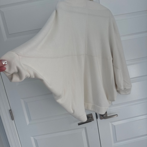 Oversized fleece shrug cardigan- cream color- size XS/S - Picture 4 of 4